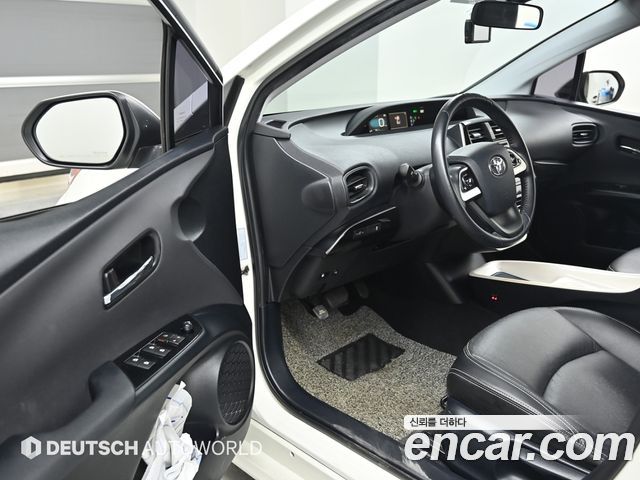Toyota Prius (IV) 1.8 E 2016 — фото 15