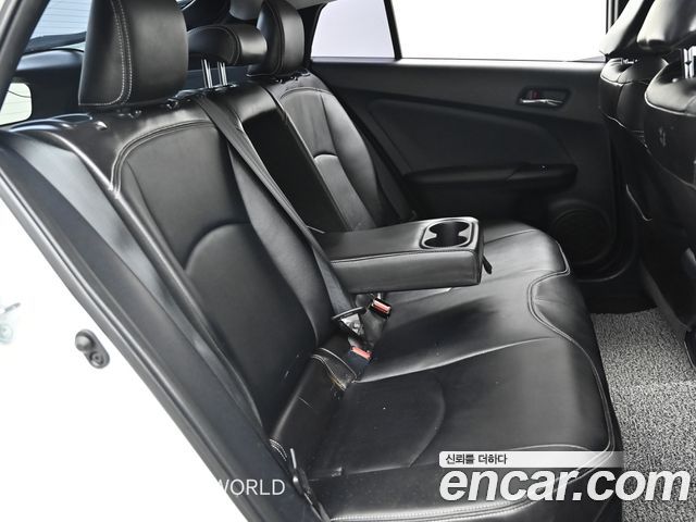 Toyota Prius (IV) 1.8 E 2016 — фото 16