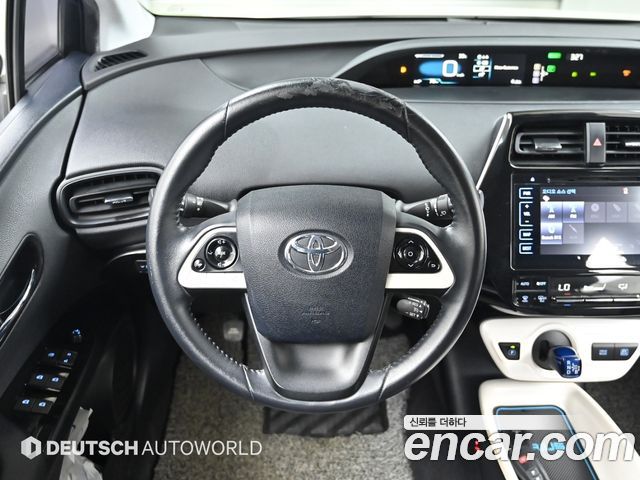 Toyota Prius (IV) 1.8 E 2016 — фото 17