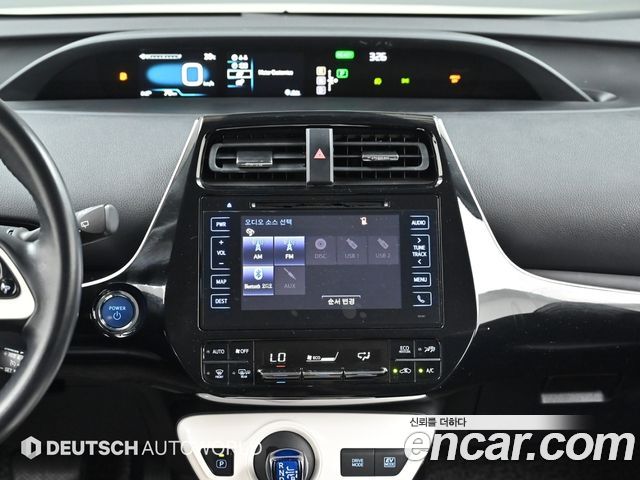 Toyota Prius (IV) 1.8 E 2016 — фото 18