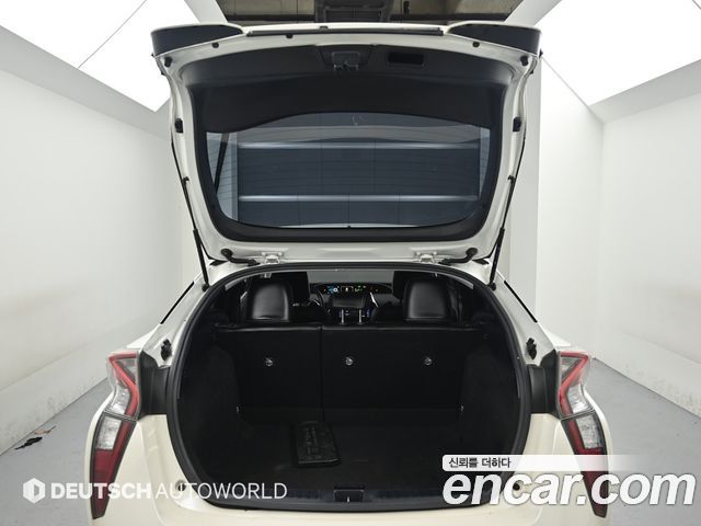 Toyota Prius (IV) 1.8 E 2016 — фото 23