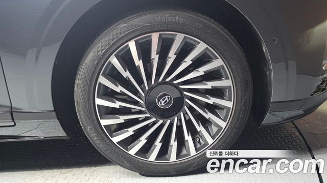 Hyundai Grandeur Hybrid (GN7) Calligraphy 2023 — фото 21