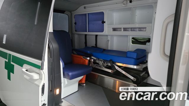 Hyundai Staria Ambulance 2023 — фото 11