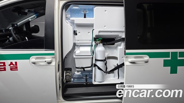 Hyundai Staria Ambulance 2023 — фото 12