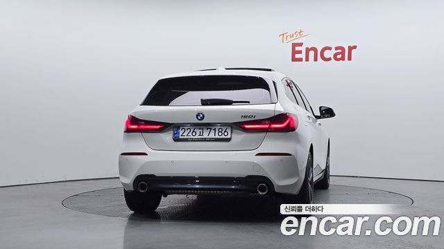 BMW 1 Series (F40) 120i Sports 2022 — фото 4