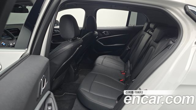 BMW 1 Series (F40) 120i Sports 2022 — фото 12