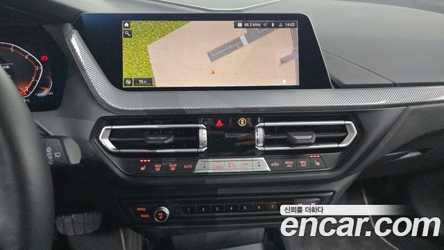 BMW 1 Series (F40) 120i Sports 2022 — фото 16