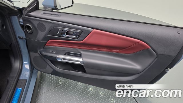 Ford Mustang (VII) 2.3 Ecoboost Premium Convertible 2024 — фото 25