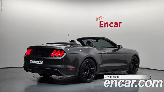Ford Mustang Convertible 2017 — фото 2