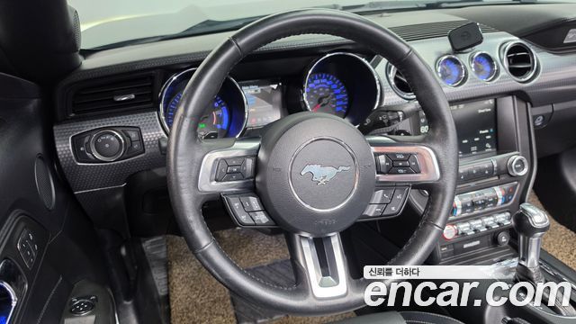 Ford Mustang Convertible 2017 — фото 13