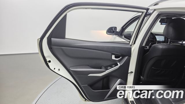 KG Mobility (SsangYong) Style Korando C 2.2 RX 2WD DLX 2018 — фото 25