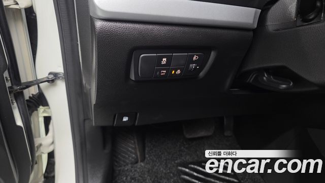 KG Mobility (SsangYong) Style Korando C 2.2 RX 2WD DLX 2018 — фото 30