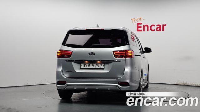 Kia Carnival 9-Seater Prstige 2019 — фото 4