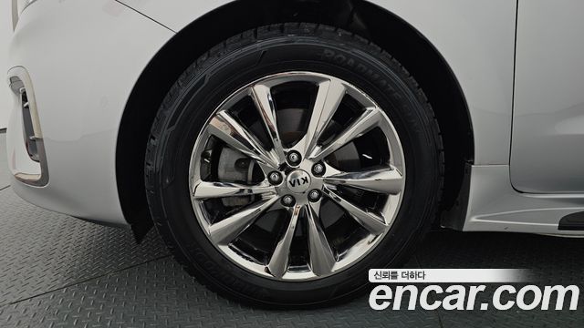 Kia Carnival 9-Seater Prstige 2019 — фото 5