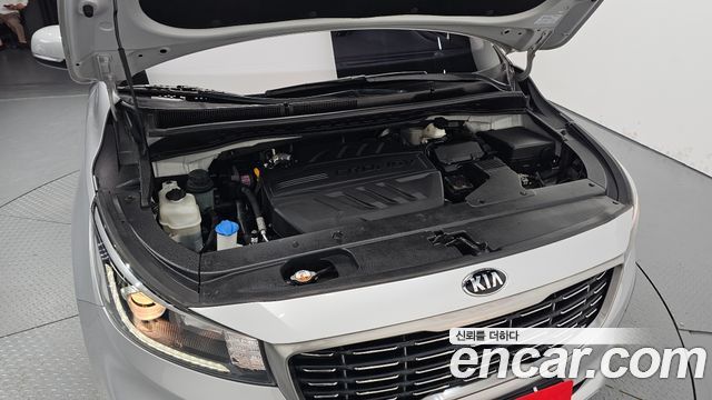 Kia Carnival 9-Seater Prstige 2019 — фото 6