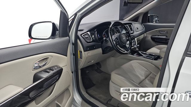 Kia Carnival 9-Seater Prstige 2019 — фото 10