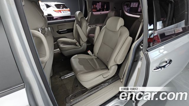 Kia Carnival 9-Seater Prstige 2019 — фото 12