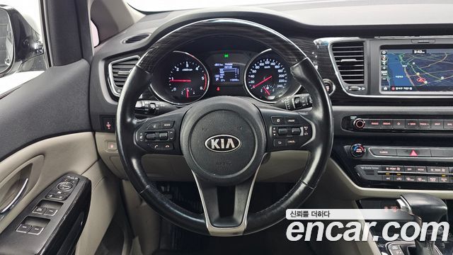 Kia Carnival 9-Seater Prstige 2019 — фото 13