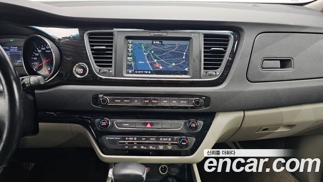 Kia Carnival 9-Seater Prstige 2019 — фото 14