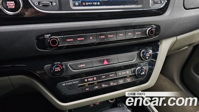 Kia Carnival 9-Seater Prstige 2019 — фото 18