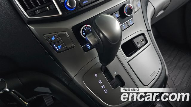 Hyundai Grand Starex Van 5-Seater Modern 2021 — фото 9