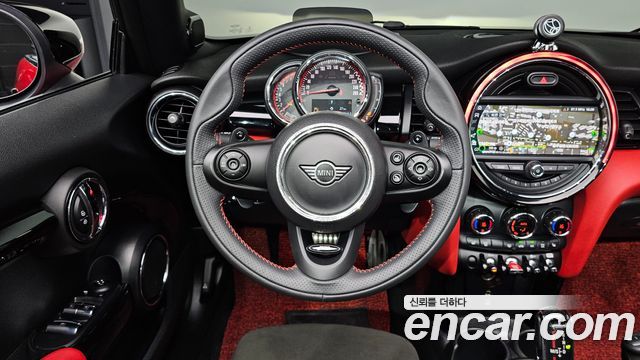 MINI Cooper S Convertible JCW 3rd 2020 — фото 13