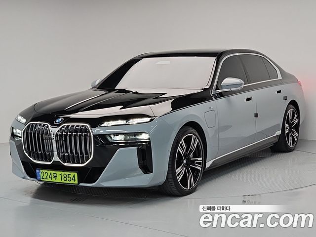 BMW 7 Series (G70) 750e xDrive M Sport 2023 — фото 2