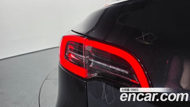 Tesla Model Y Long Range AWD 2024 — фото 23