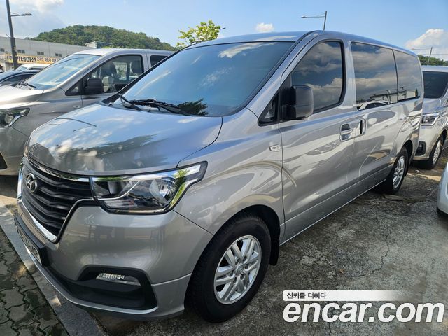 Hyundai Grand Starex Van 3-Seater Smart