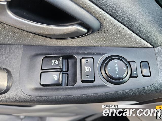 Hyundai Grand Starex Van 3-Seater Smart 2021 — фото 16