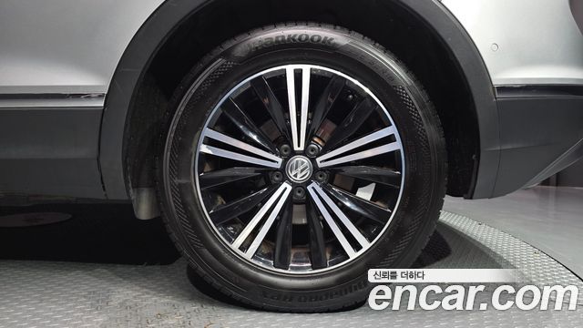 Volkswagen Tiguan (II) 2.0 TDI Prestige 2020 — фото 21