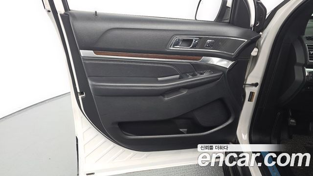 Ford Explorer 2.3 Limited 4WD 5th 2018 — фото 24