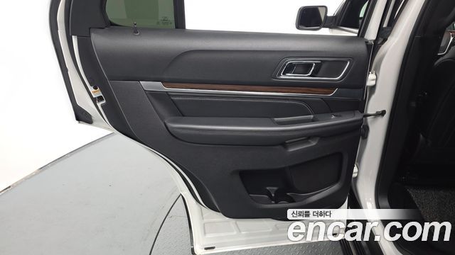 Ford Explorer 2.3 Limited 4WD 5th 2018 — фото 25