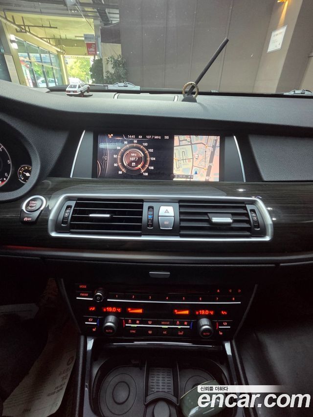 BMW 5 Series GT (F07) GT 30d xDrive 2017 — фото 17