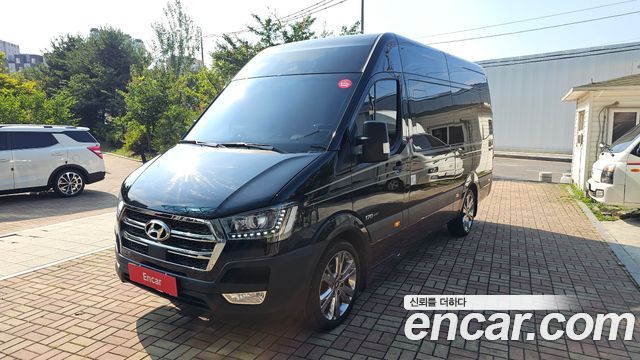 Hyundai Solati 15-seater Luxury
