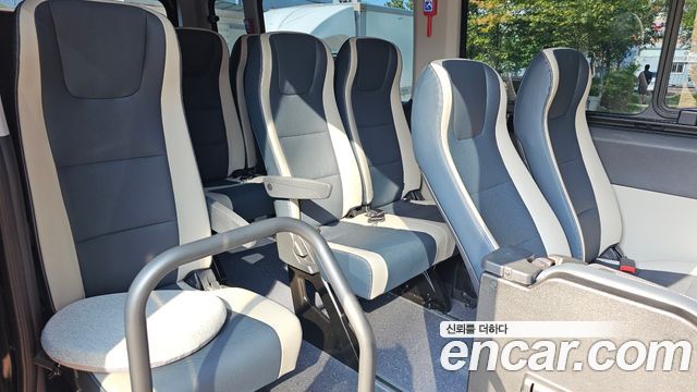 Hyundai Solati 15-seater Luxury 2026 — фото 33