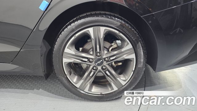Kia K5 (III) 2.0 Prestige 2023 — фото 21