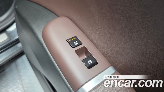 Hyundai Grandeur (GN7) 2,5 Gasoline 2WD Exclusive 2023 — фото 18