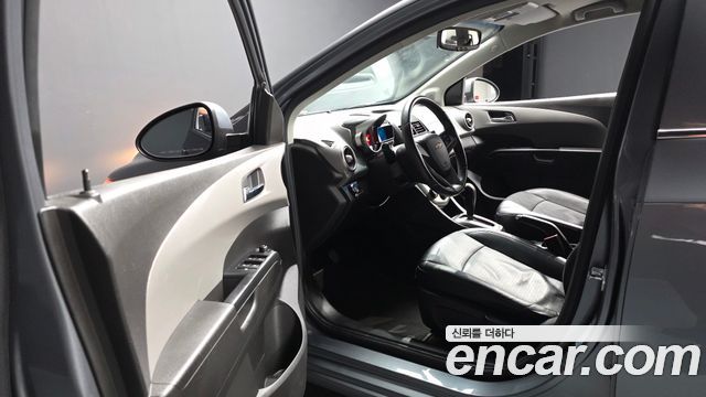 Chevrolet Aveo Sedan LT Luxury 2013 — фото 10