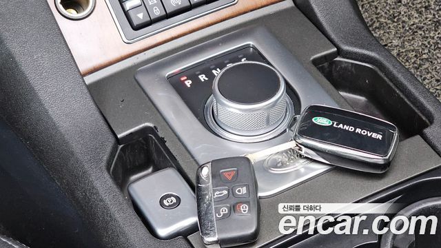 Land Rover Discovery 4 3.0 SDV6 SE 2016 — фото 9