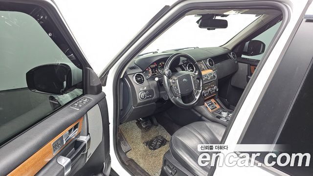 Land Rover Discovery 4 3.0 SDV6 SE 2016 — фото 11