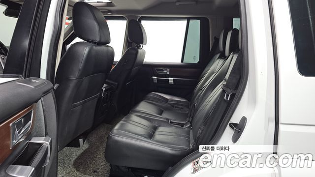 Land Rover Discovery 4 3.0 SDV6 SE 2016 — фото 12