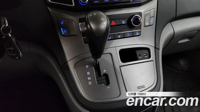 Hyundai Grand Starex Van 5-Seater Modern 2021 — фото 9