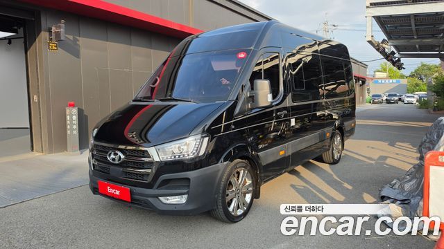 Hyundai Solati 15-seater Luxury