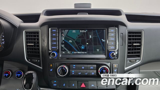 Hyundai Solati 15-seater Luxury 2023 — фото 12