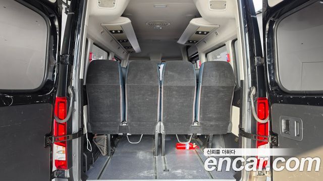 Hyundai Solati 15-seater Luxury 2023 — фото 17