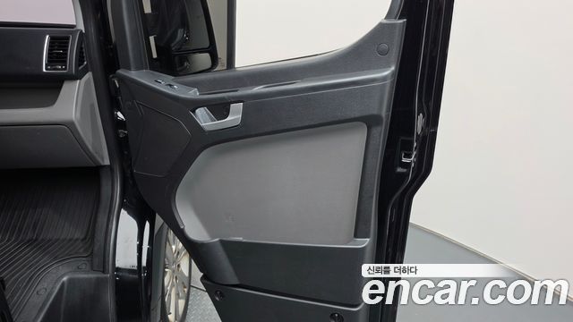 Hyundai Solati 15-seater Luxury 2023 — фото 24