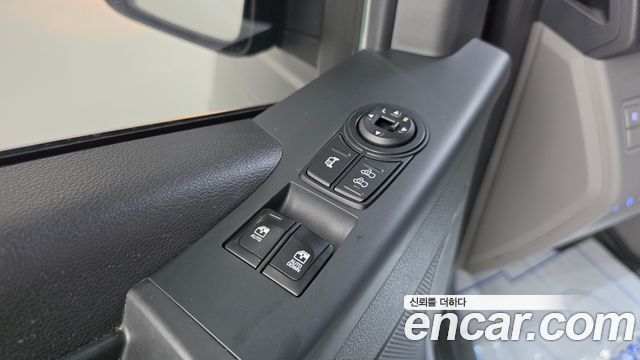 Hyundai Solati 15-seater Luxury 2023 — фото 30