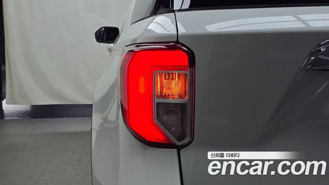 Ford Explorer (VI) 2.3 LimIted 4WD 2021 — фото 23