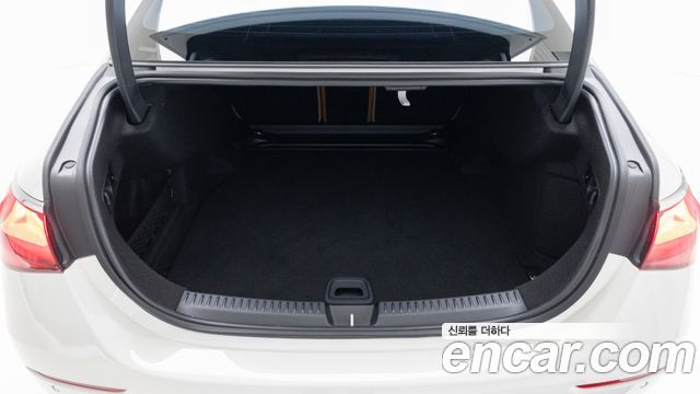 Mercedes-Benz E-Class (W214) E200 Avantgarde 2025 — фото 10